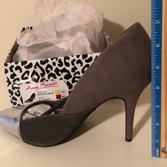 NIB Gray Silver Heels, 10 - Picture 8 of 8